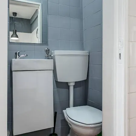 Apartment Like A Local @ Alfama Studio Lisbon